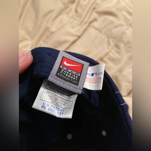 Genuine merchandise Red Sox hat - Picture 3 of 4